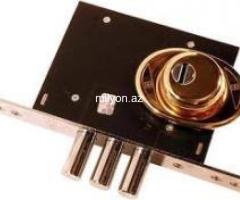 Bina evlərində  Çöl və Ev Qapılarının Zamok və ruckalarının dəyişdirilməsi. - 2