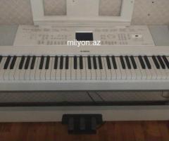 Yamaha piano - 3